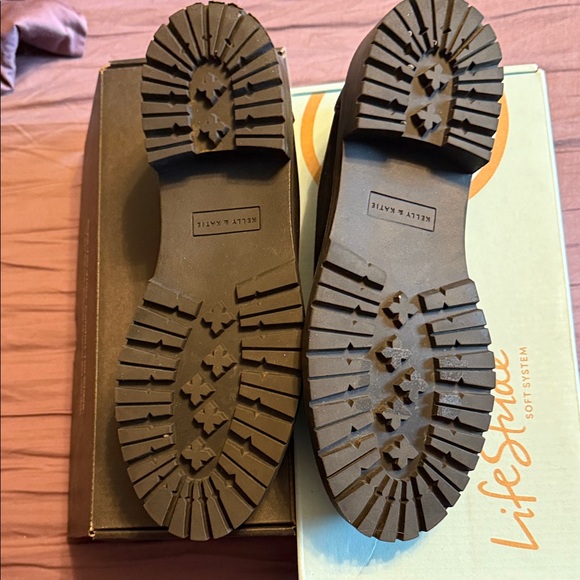 Life Stride Black Loafers with Silver Detail - Picture 4 of 4